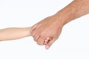 איך מתמודדים עם הקושי של גידול ילדים בארץ?