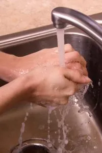 מניעת מחלת הפה והטלפיים בתינוקות וילדים